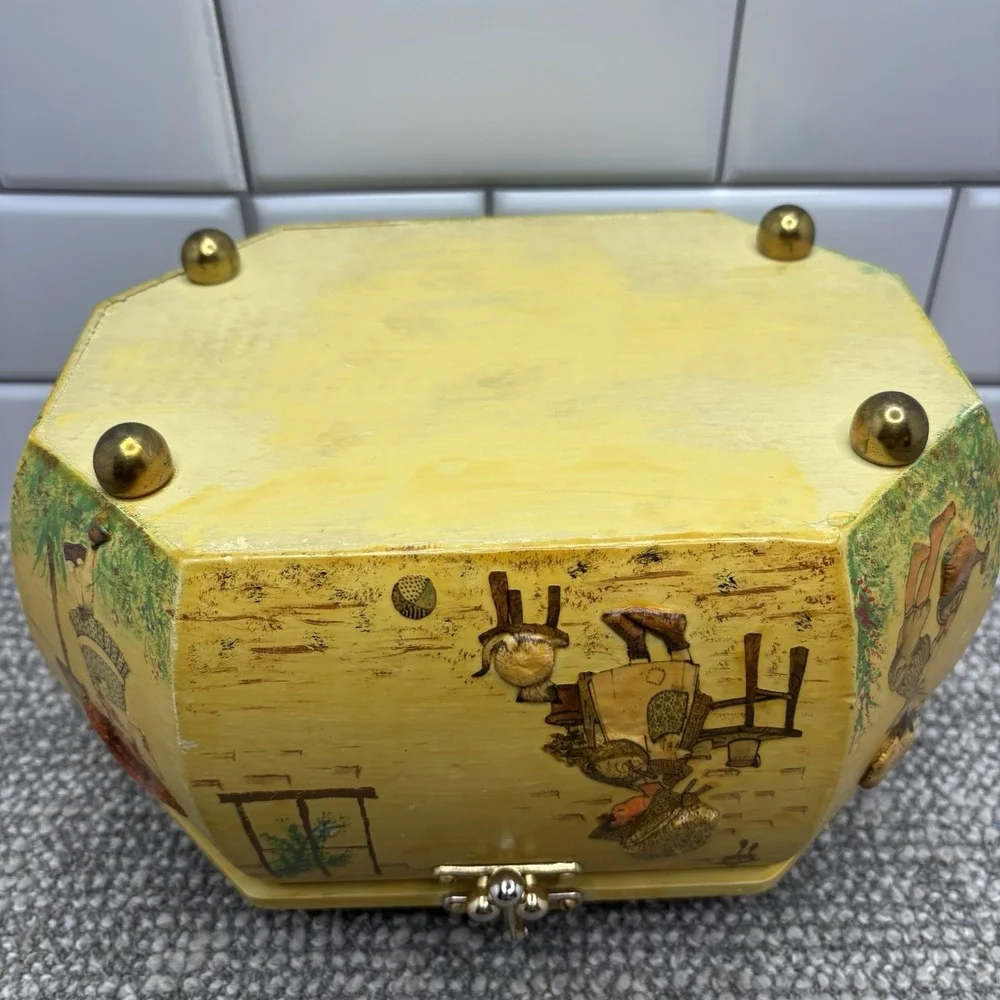 VTG Octagon Decopauge‎ Box 3D Details Little Gifts In Bonnets Lined
